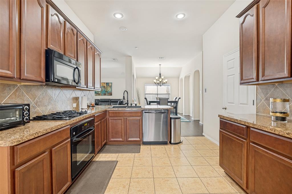 437 Castle Street, DeSoto, TX 75115