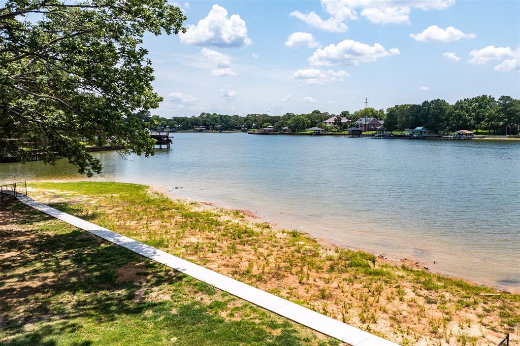 136 Anderson Lane, Mabank, TX 75156