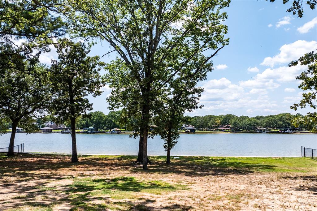 136 Anderson Lane, Mabank, TX 75156