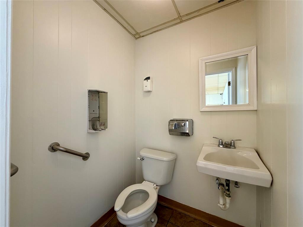 606 S SEVEN POINTS Boulevard, #7, Seven Points, TX 75143