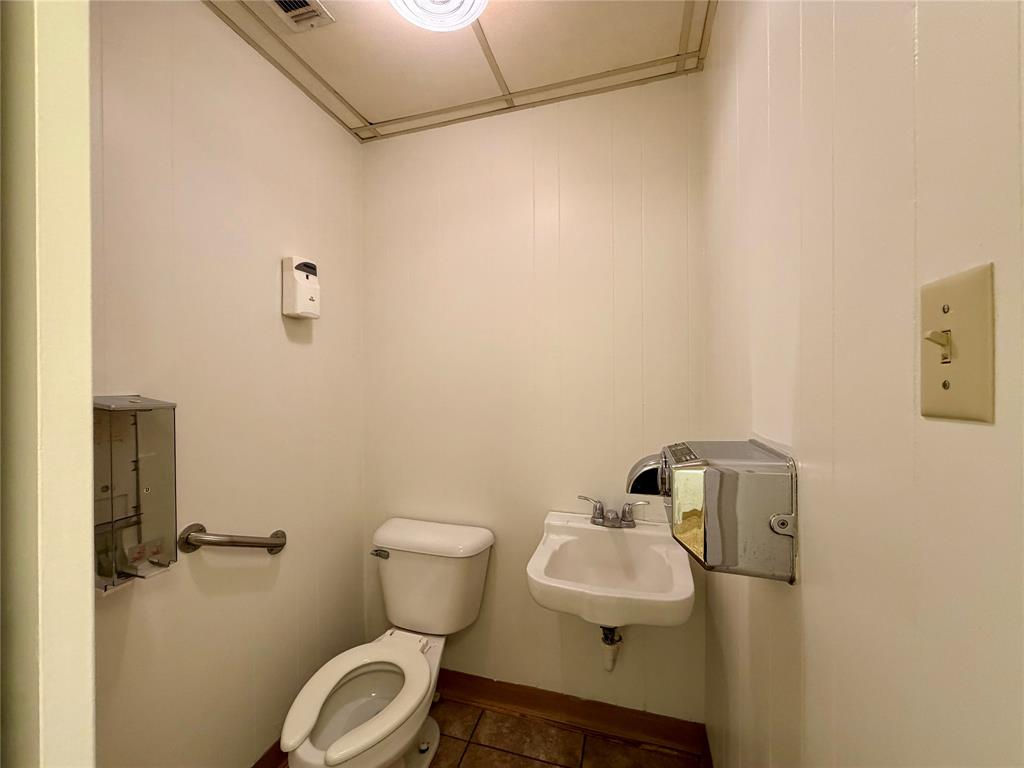 606 S SEVEN POINTS Boulevard, #7, Seven Points, TX 75143