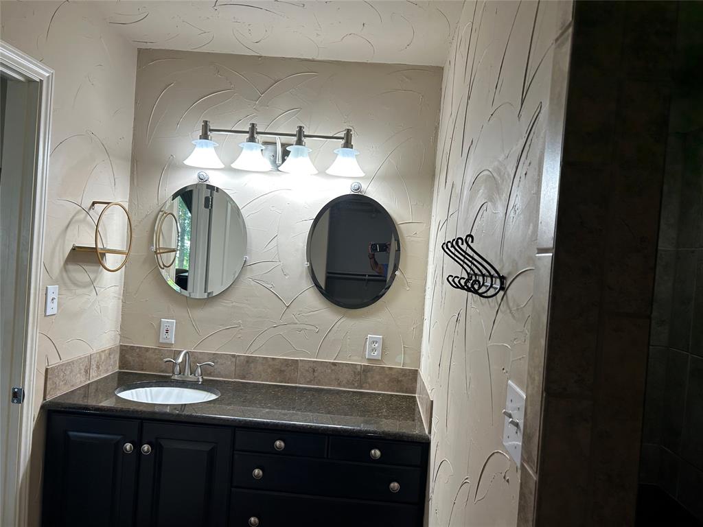 2546 Rockcliff Court, Granbury, TX 76048