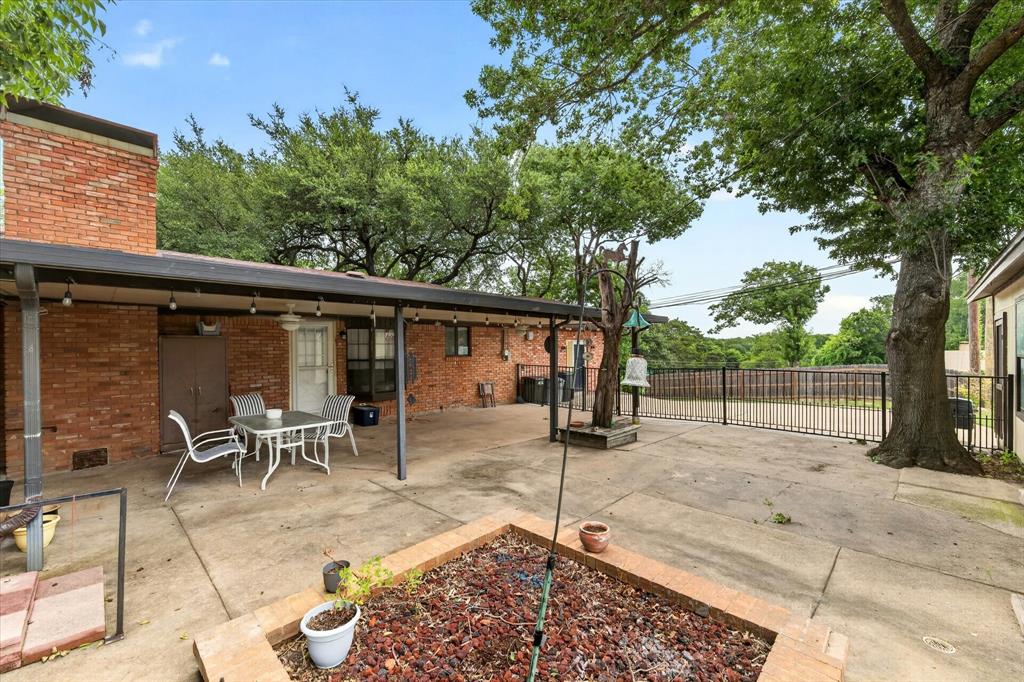 9700 Brookwood Circle, Woodway, TX 76712