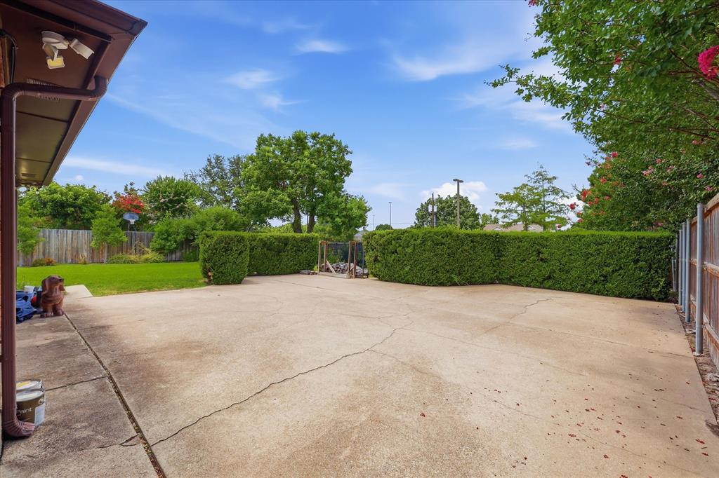 The swing in garage entry allows for room for a basketball goal or car parking.  Allow yourself to be creative.  Many possiblities.