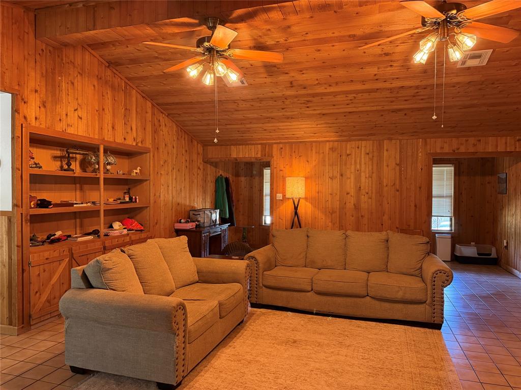 10047 E State Highway 36, Jonesboro, TX 76538