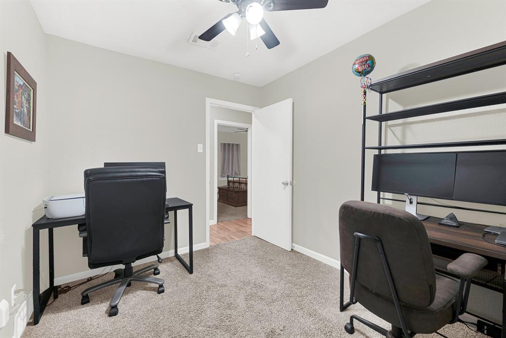 3rd bedroom makes for a great home office