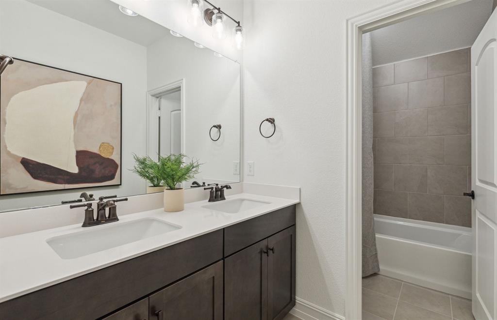 *Model Representation - Spacious secondary bathroom