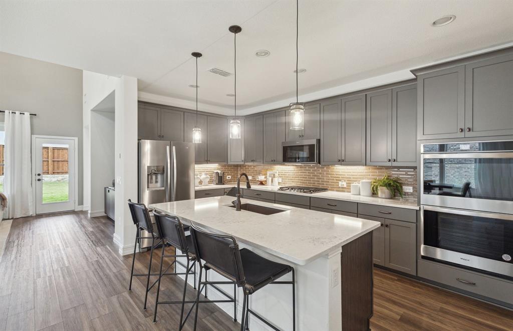 *Model Representation - Spacious kitchen with eat-in bartop island