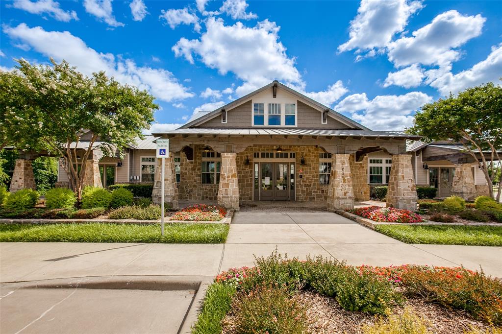 Craftsman-style facade featuring stone columns and siding accents