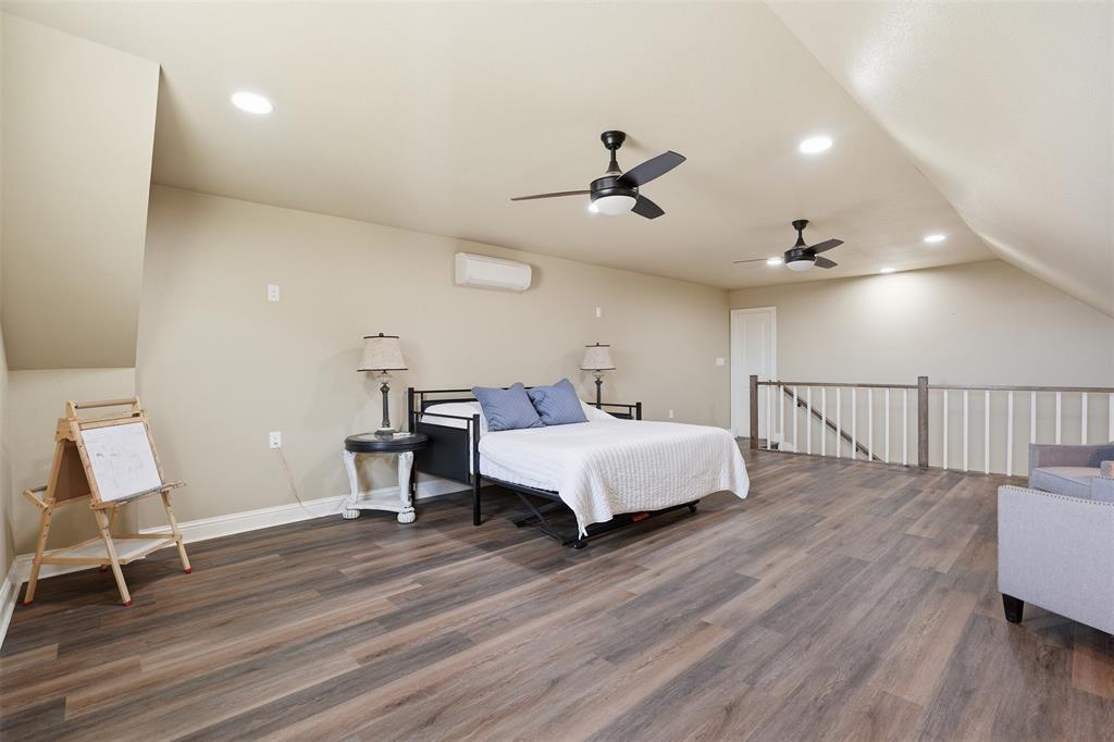 Large lofted space in the ADU with tons of space for guests.