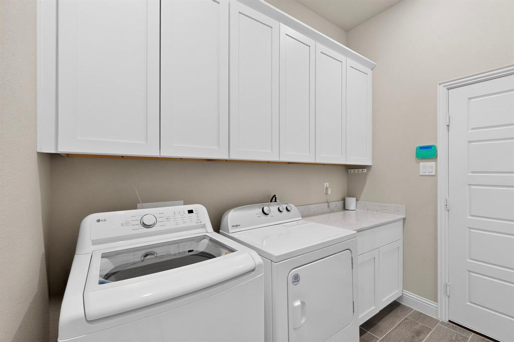 Separate utility room with full size W/D