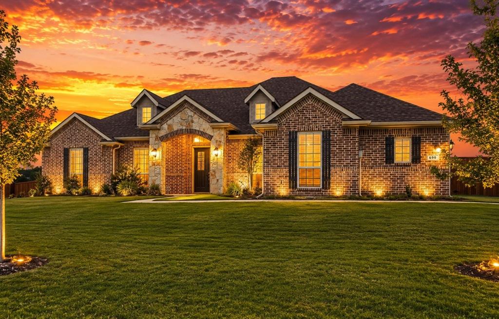 690 Serenity Lane Red Oak TX Four bedrooms two bathrooms three car garage 690 Serenity Lane Red Oak TX Four bedrooms two bathrooms three car garage