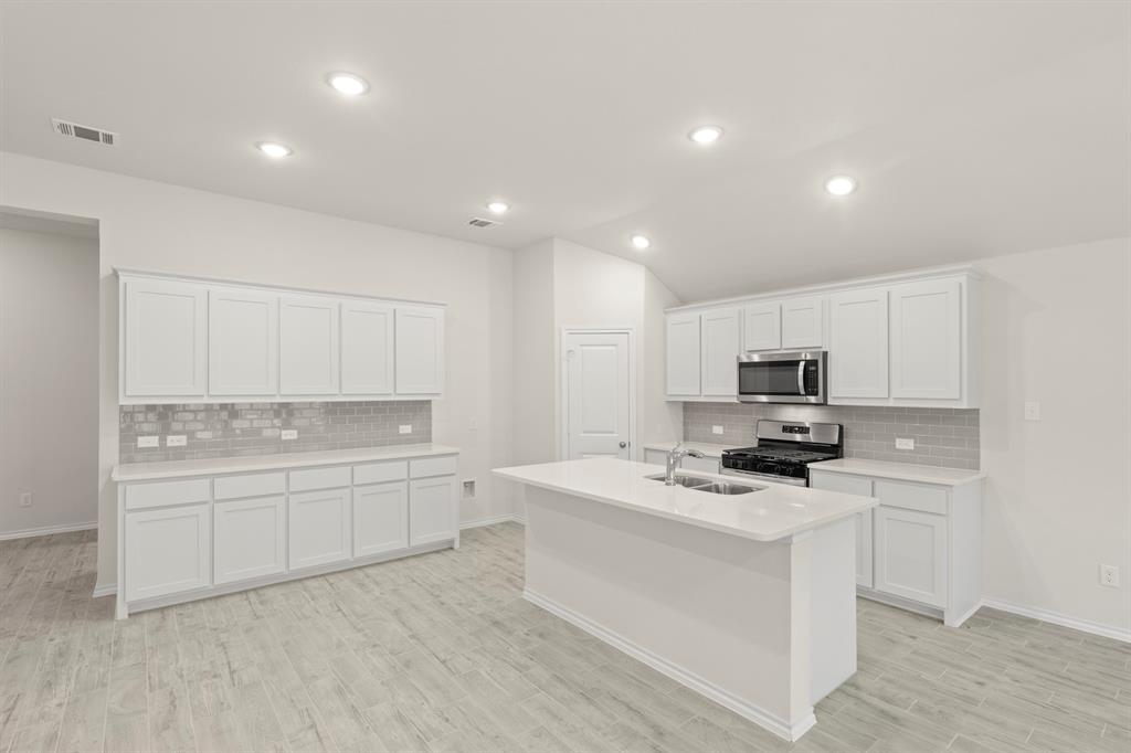 14. 1704 Quapaw - Kitchen (2)