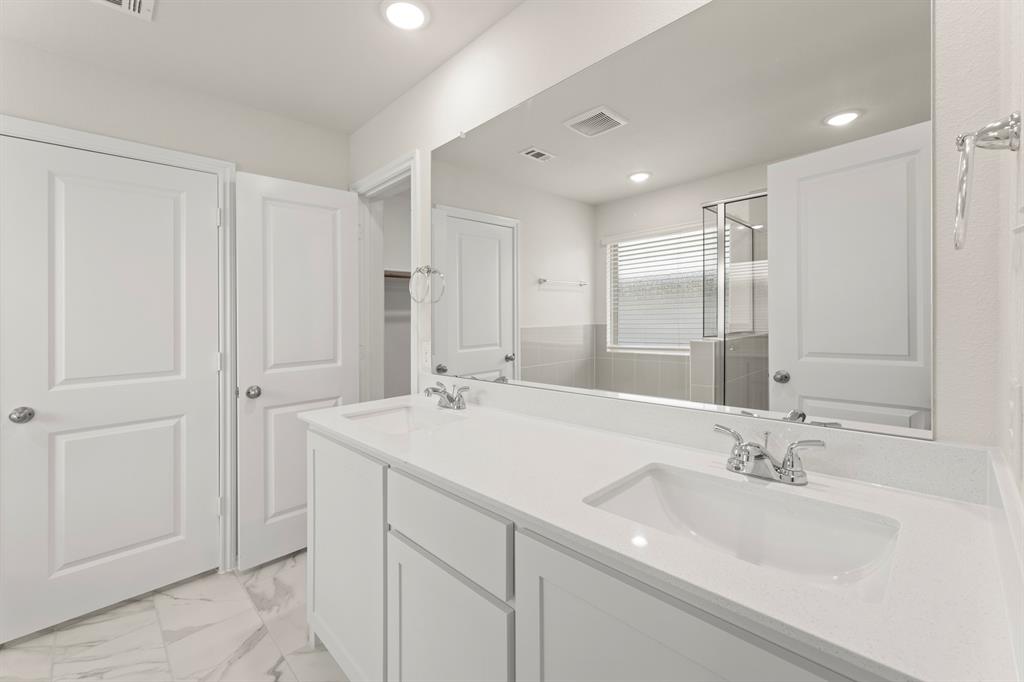 22. 1704 Quapaw - Bath (2)