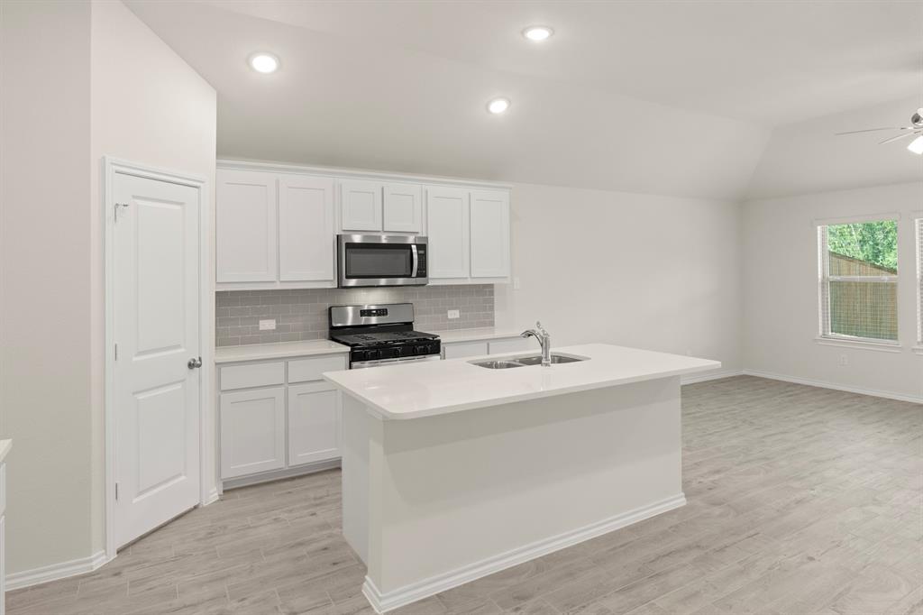 13. 1704 Quapaw - Kitchen (3)