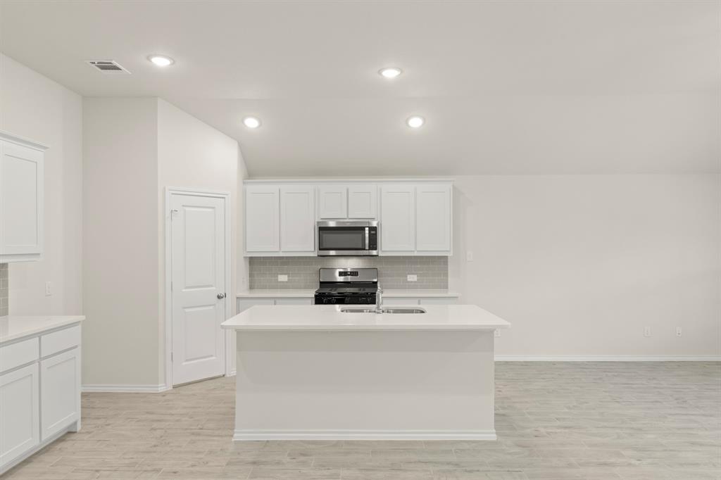 12. 1704 Quapaw - Kitchen