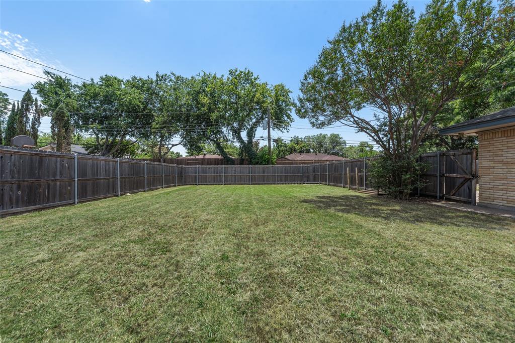 Spacious backyard