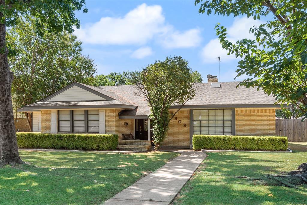 Ranch style home with great curb appeal Ranch style home with great curb appeal