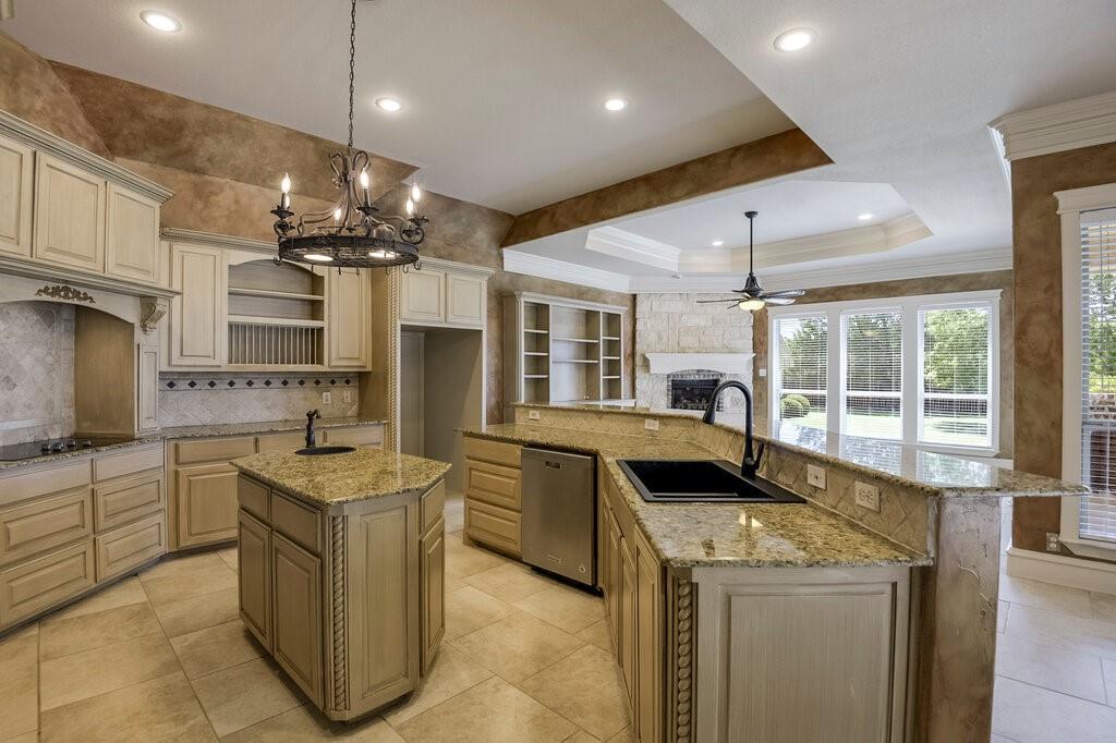 1320 N Creek Circle, Waxahachie, TX 75165