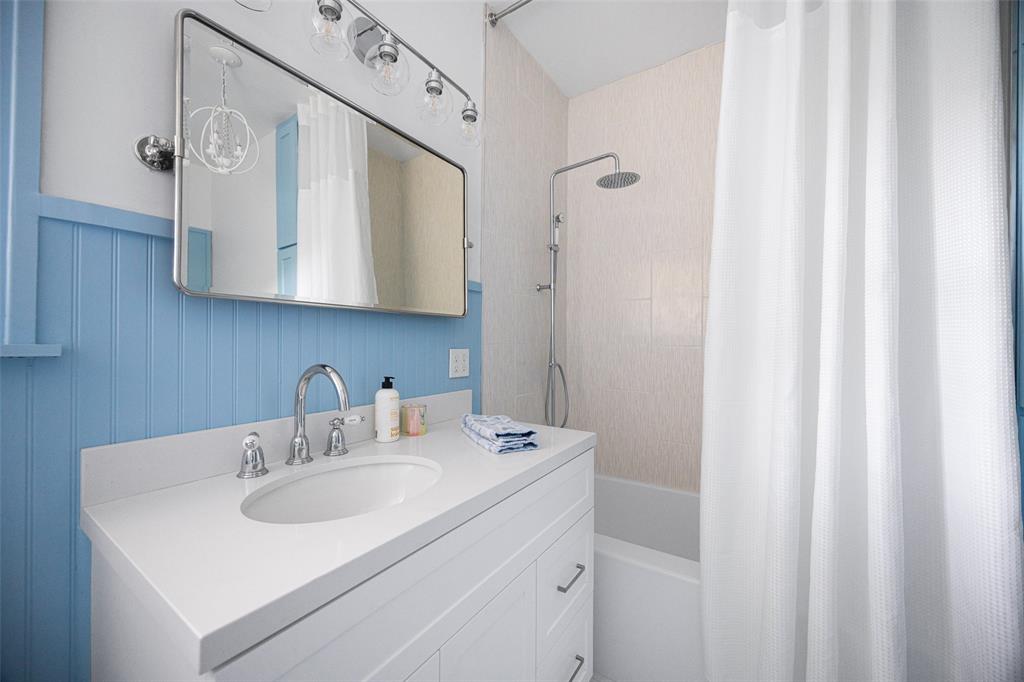 832 N Winnetka Avenue, Dallas, TX 75208