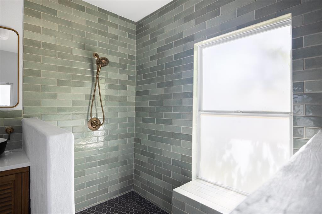 832 N Winnetka Avenue, Dallas, TX 75208