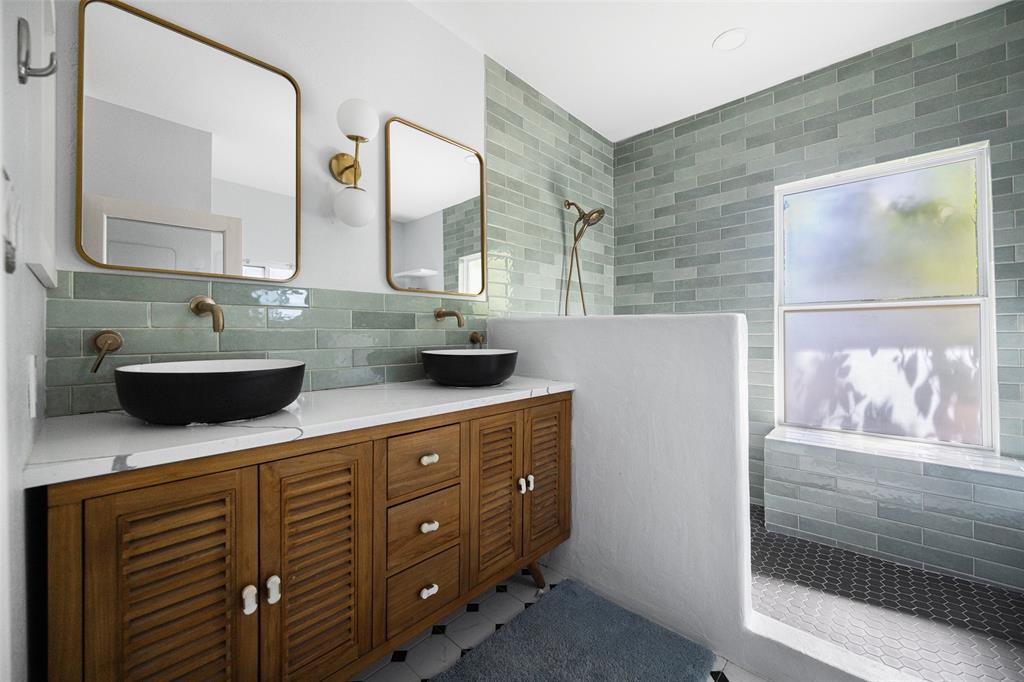 832 N Winnetka Avenue, Dallas, TX 75208