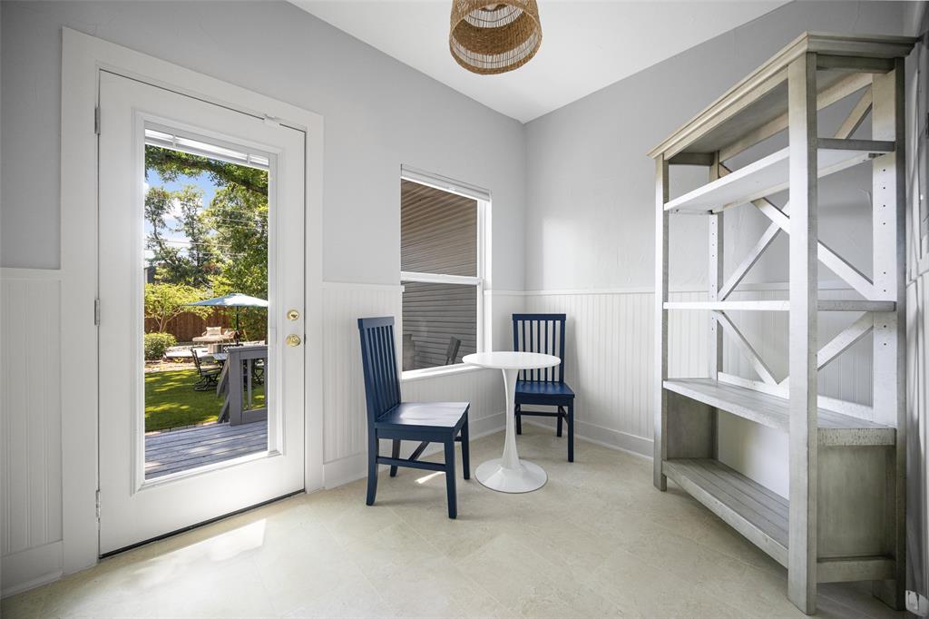 832 N Winnetka Avenue, Dallas, TX 75208