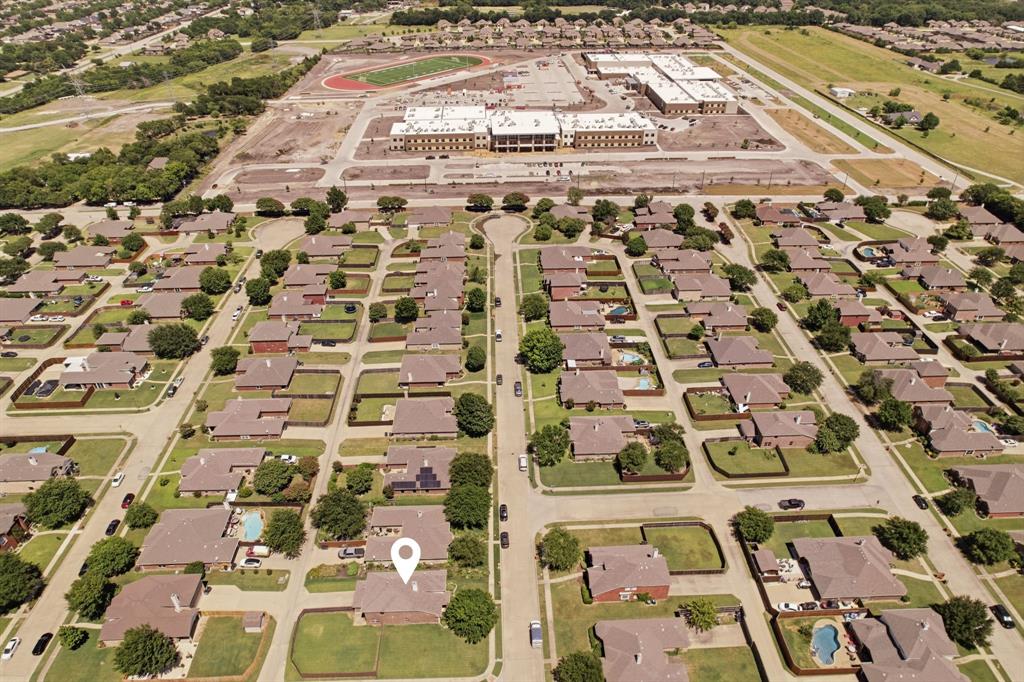 Located on a cul-de-sac with the new Kremeyer elementary walking distance away!