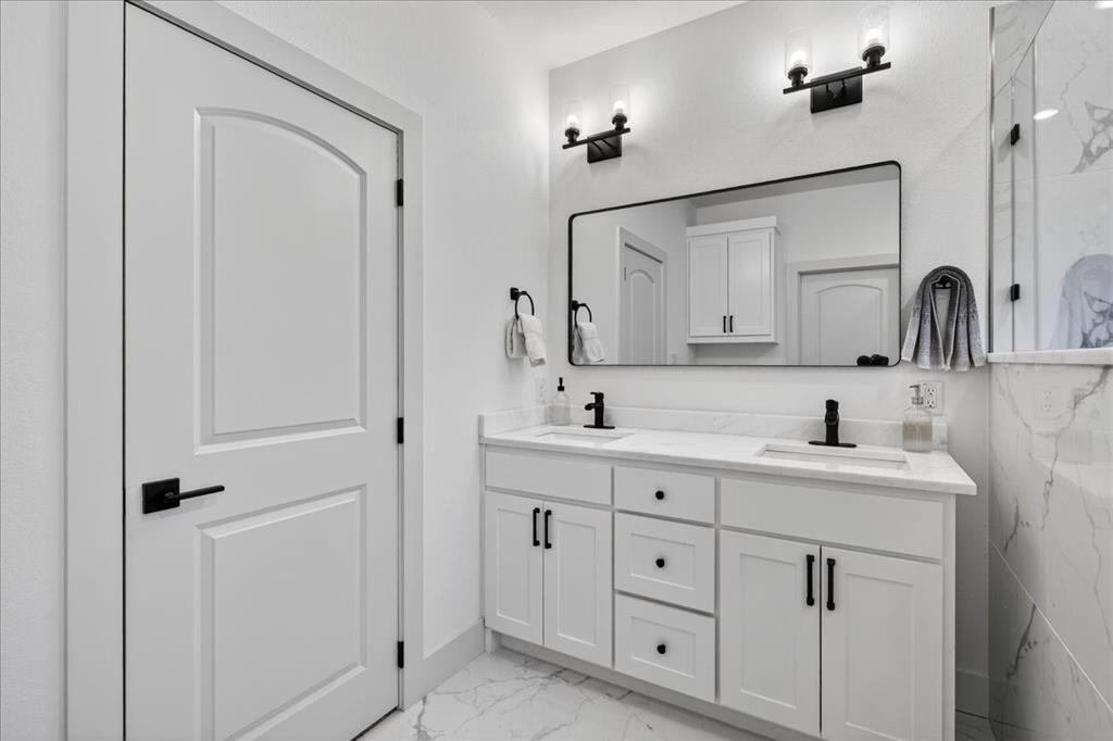 206 Parkside Drive, Trinidad, TX 75163
