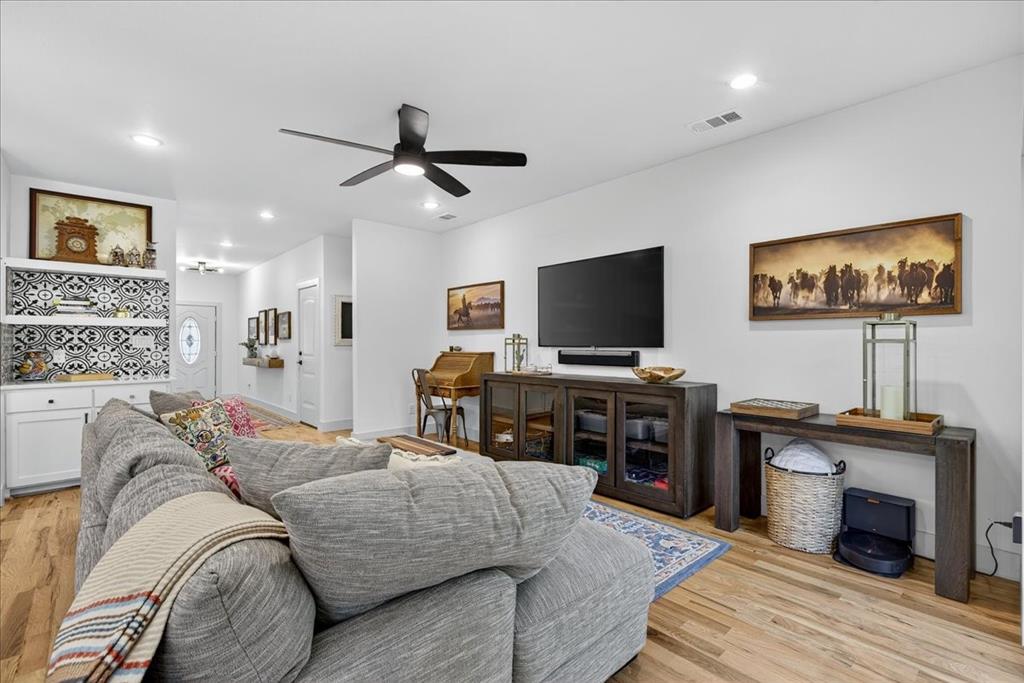 206 Parkside Drive, Trinidad, TX 75163
