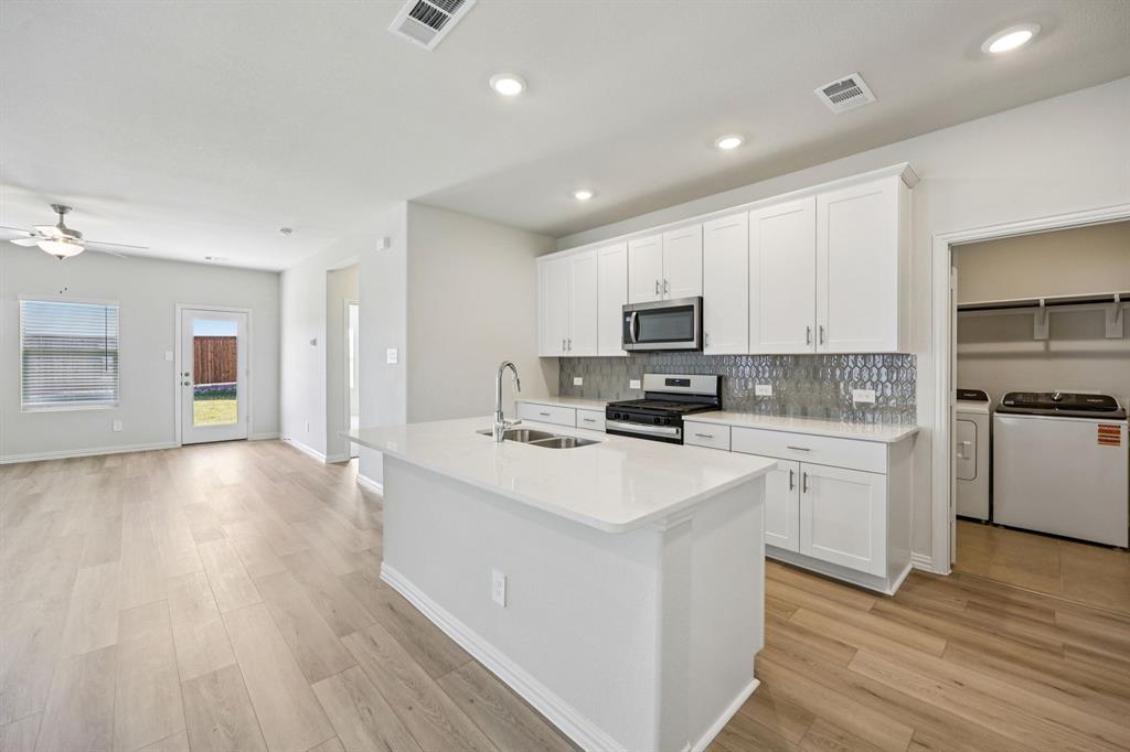 Photo is not of the actual home, but is an inspirational photo of builder’s model home and may depict options, furnishings, and/or decorator features that are not included. Photo is not of the actual home, but is an inspirational photo of builder’s model home and may depict options, furnishings, and/or decorator features that are not included.