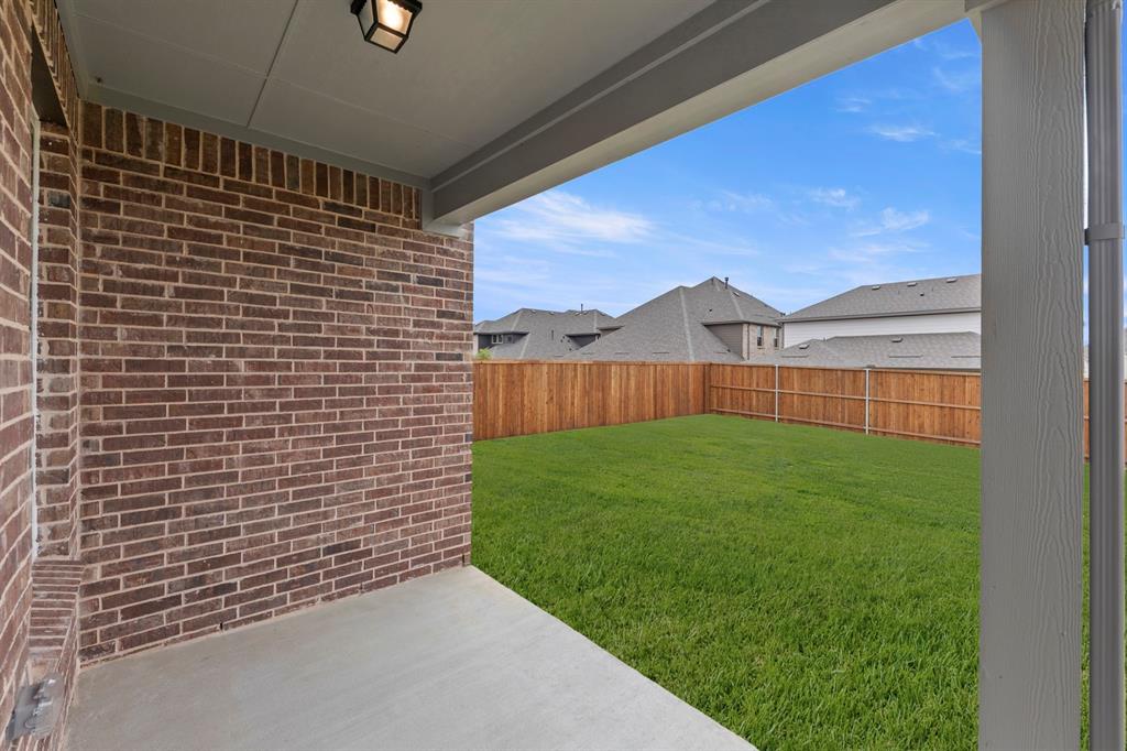 25. 3312 Red Hill - Patio