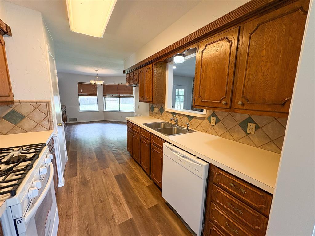 511 W Walnut Street, Celina, TX 75009 511 W Walnut Street, Celina, TX 75009
