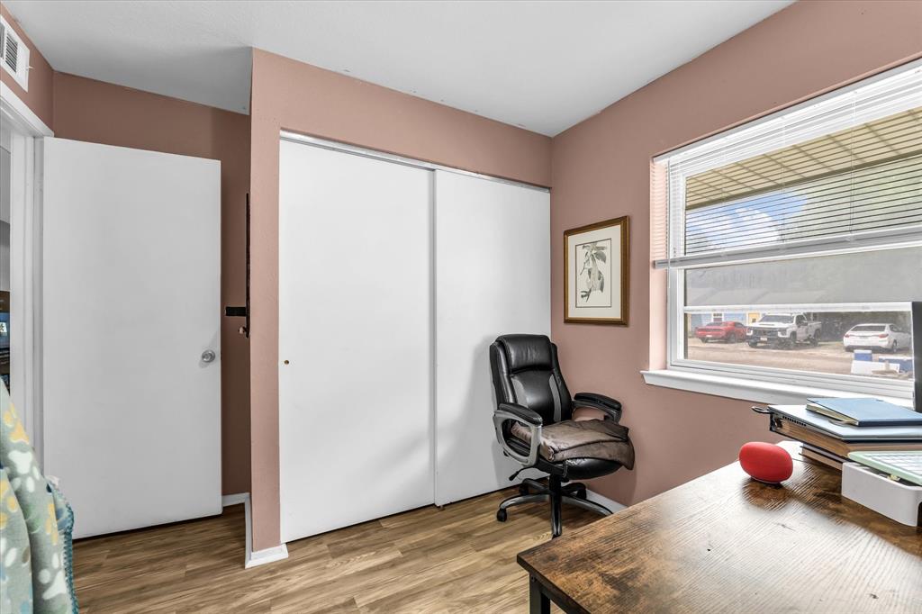 1013 S Madison Street, McGregor, TX 76657