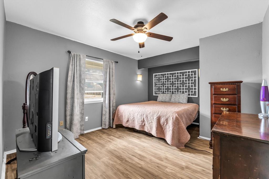 1013 S Madison Street, McGregor, TX 76657