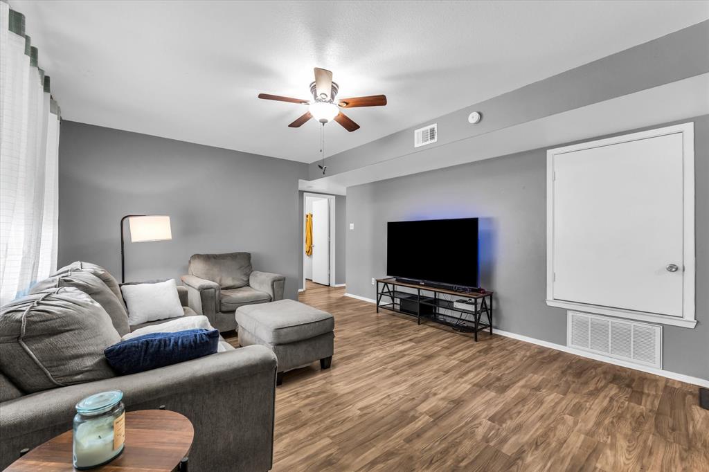 1013 S Madison Street, McGregor, TX 76657