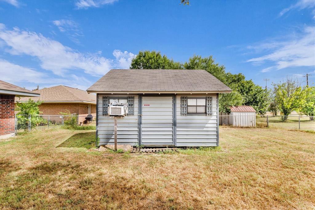 1013 S Madison Street, McGregor, TX 76657