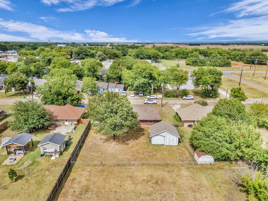 1013 S Madison Street, McGregor, TX 76657