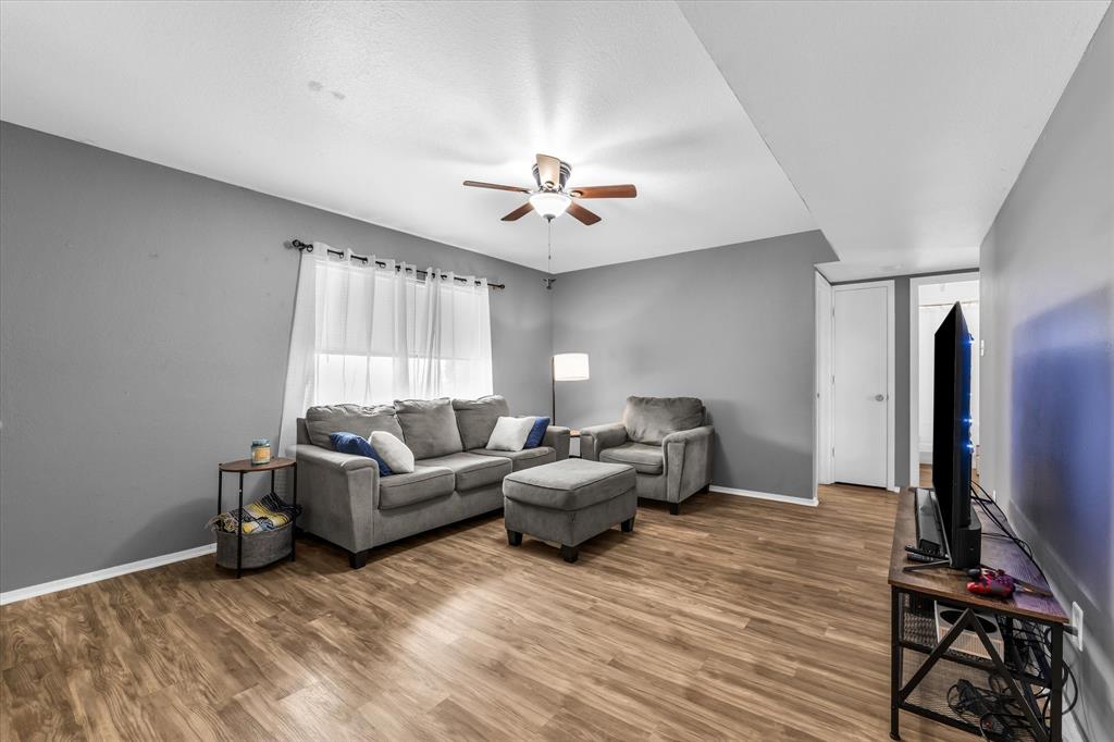 1013 S Madison Street, McGregor, TX 76657