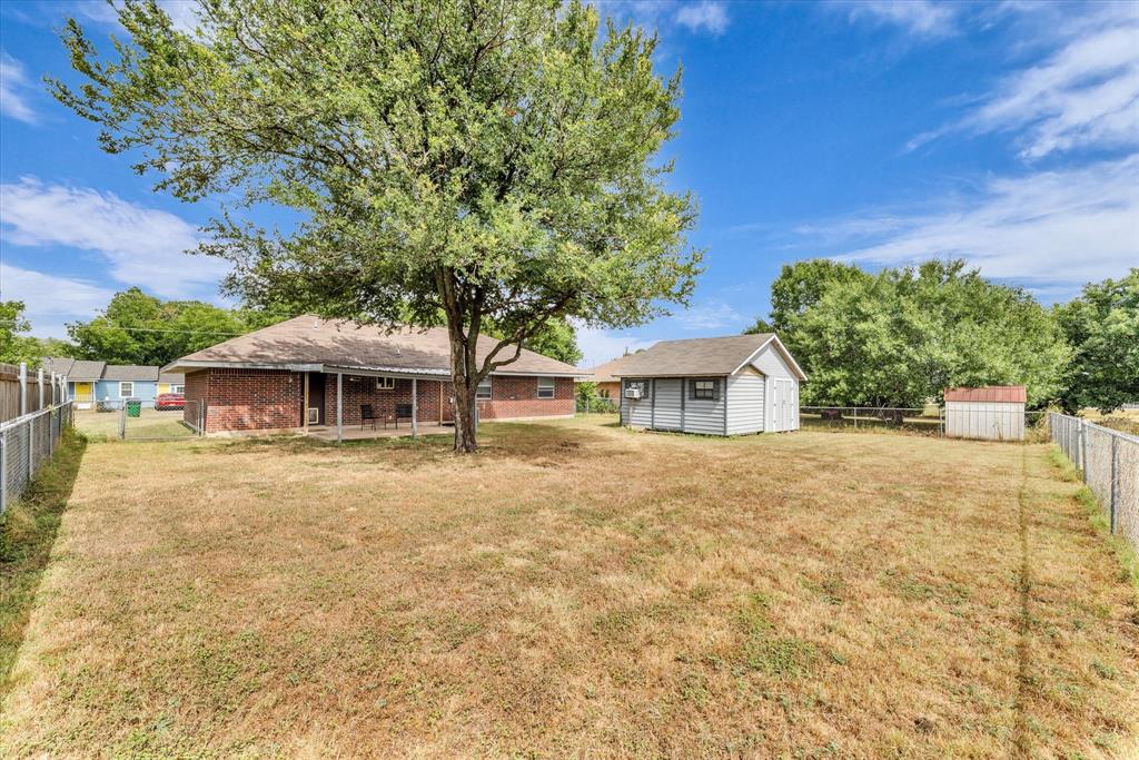 1013 S Madison Street, McGregor, TX 76657