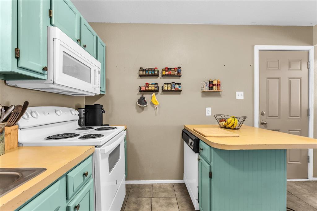 1013 S Madison Street, McGregor, TX 76657