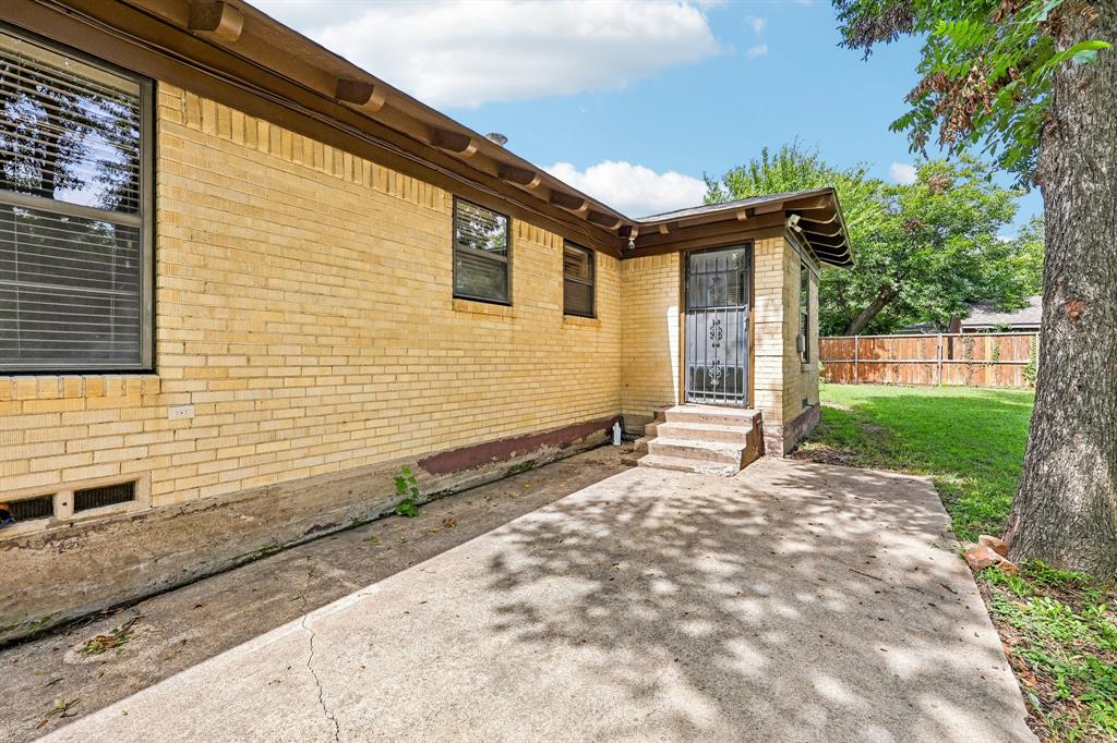 917 De Witt Circle, Dallas, TX 75224