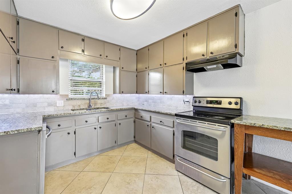917 De Witt Circle, Dallas, TX 75224