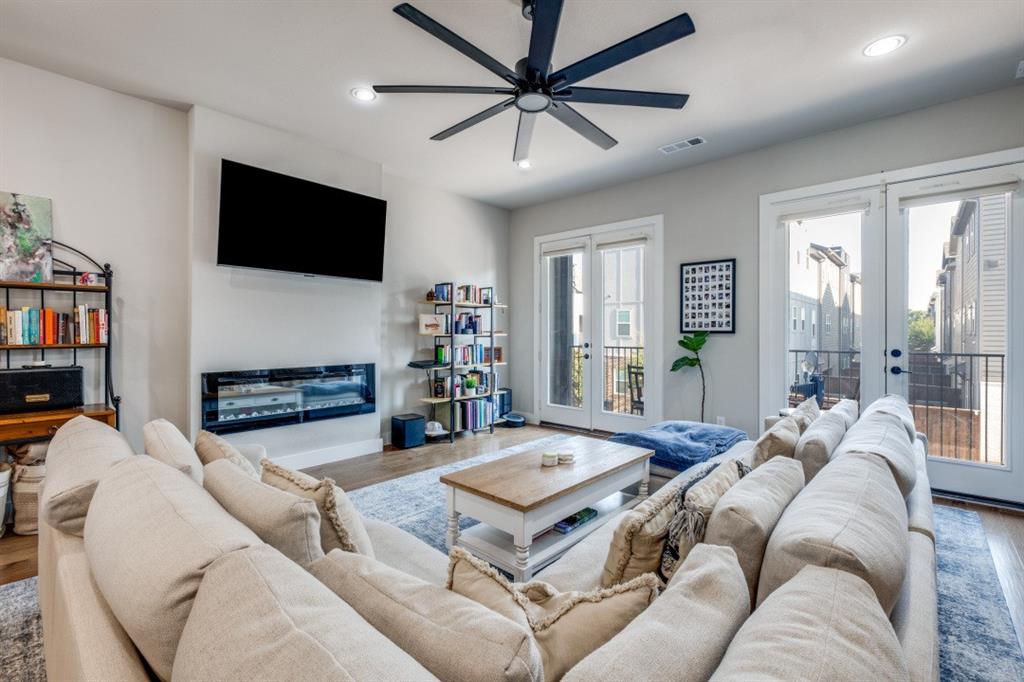 1450 Elevado Drive, Dallas, TX 75212 1450 Elevado Drive, Dallas, TX 75212