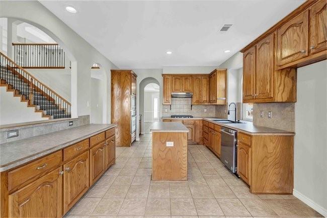 9102 Hogan Drive, Rowlett, TX 75089