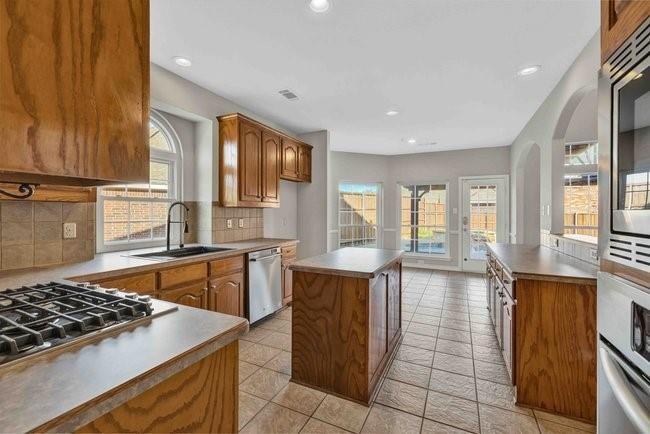 9102 Hogan Drive, Rowlett, TX 75089