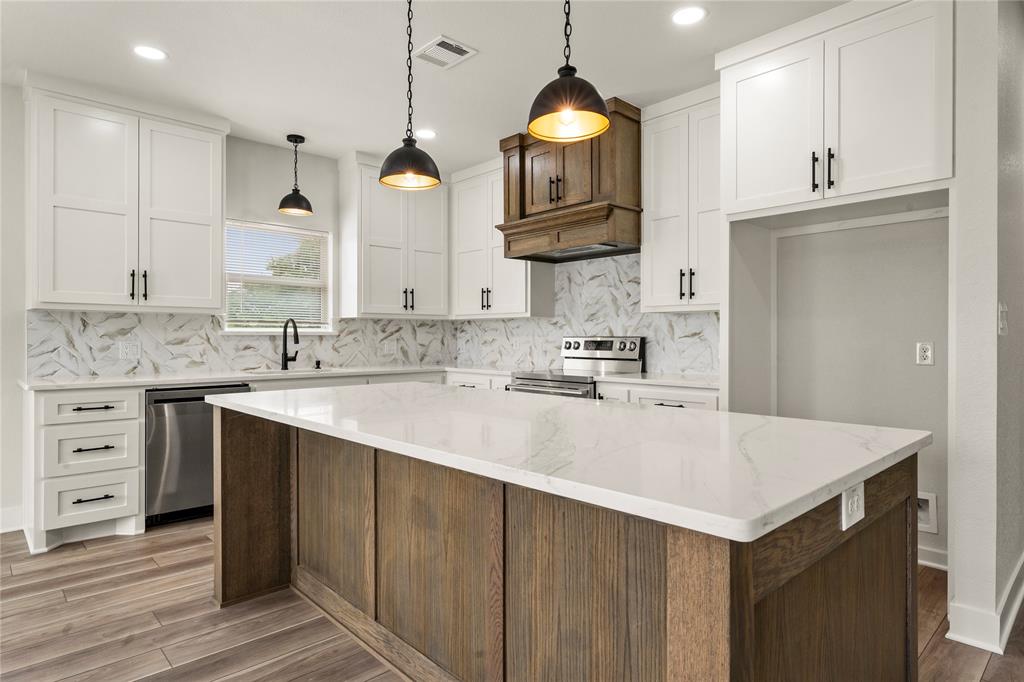 214 Rogers Street, McGregor, TX 76657
