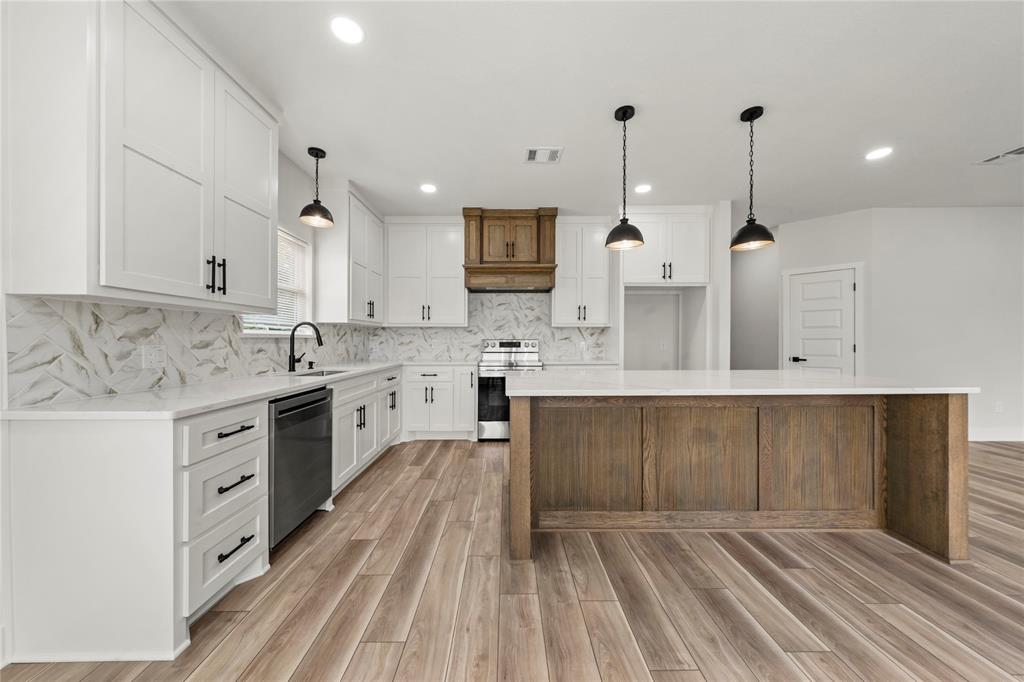 214 Rogers Street, McGregor, TX 76657
