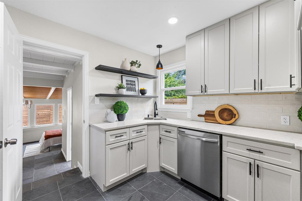 Fully updated kitchen with quartz countertops