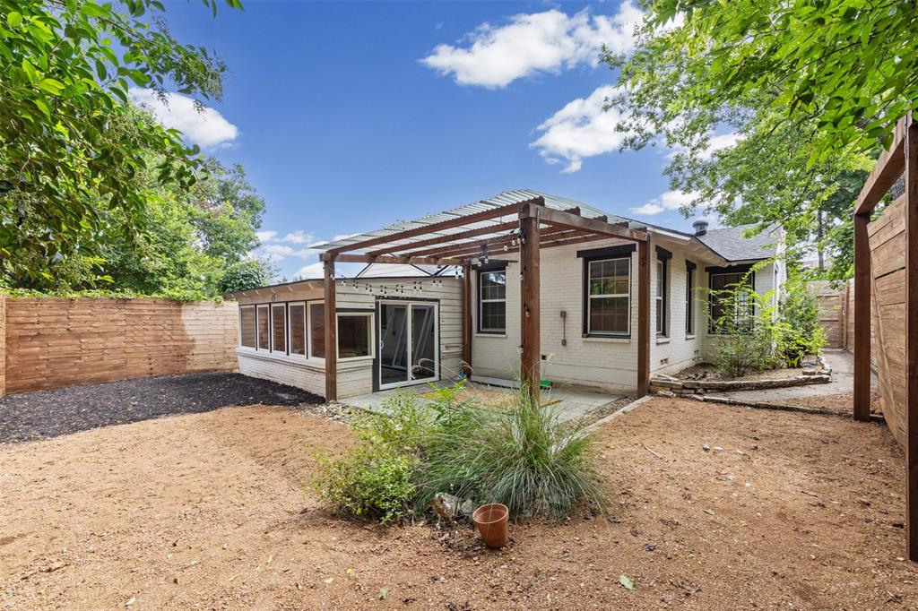 Easy maintenance backyard and back patio with walkway leading to front courtyard